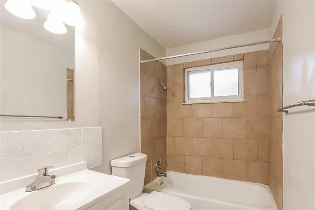 $1,955 | 314 Southeast Crescent Street, Lee's Summit, MO 64063