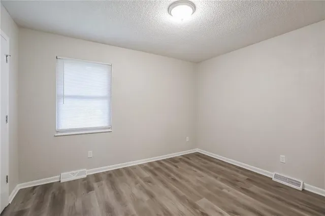 $1,955 | 314 Southeast Crescent Street, Lee's Summit, MO 64063