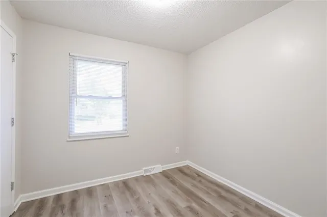 $1,955 | 314 Southeast Crescent Street, Lee's Summit, MO 64063