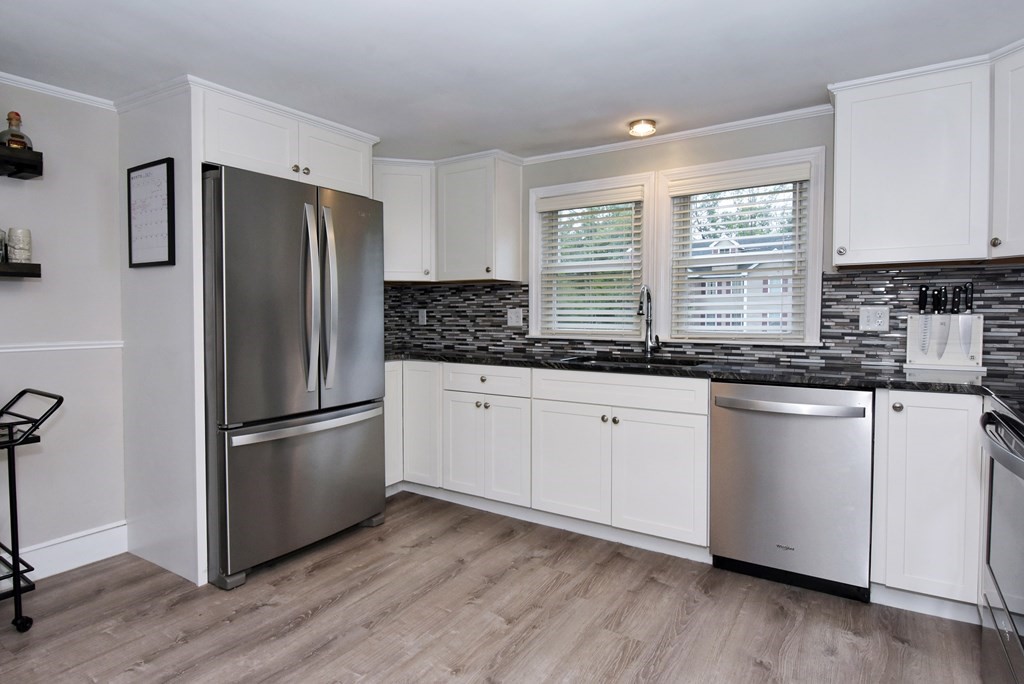 400 Waverly Road North Andover, MA 01845 - Photo 2 of 25 Gallery Image 2