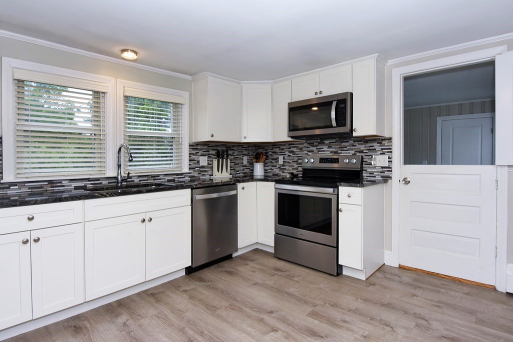 400 Waverly Road North Andover, MA 01845 - Photo 3 of 25 Gallery Image 3