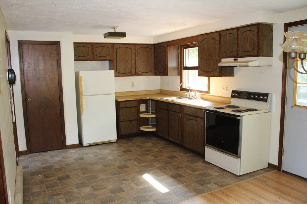 16 Old Warren Road West Brookfield, MA 01585 - Photo 7 of 11 Gallery Image 7