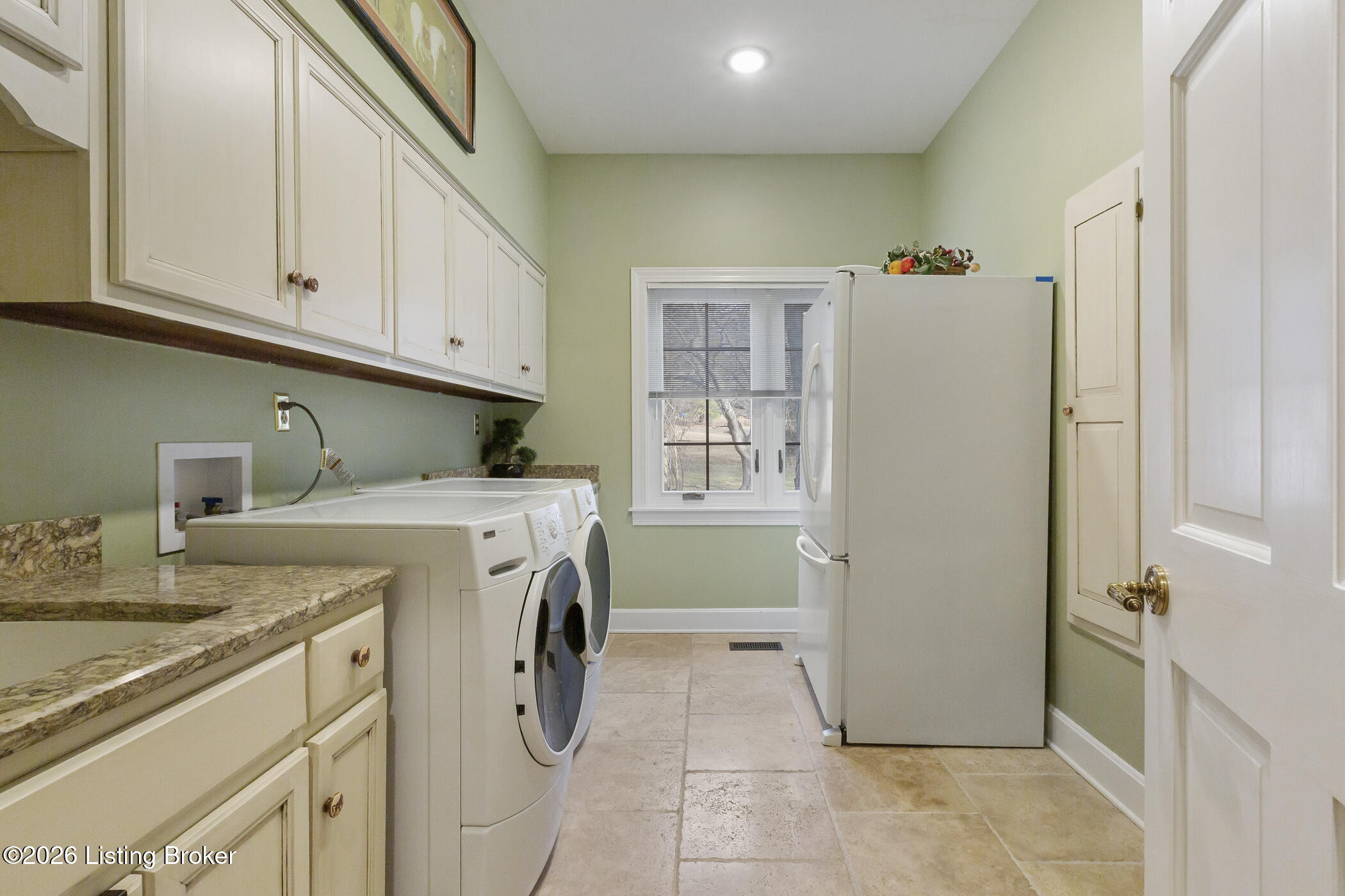 910 Rugby Place Louisville, KY 40222 - Photo 24 of 68 64