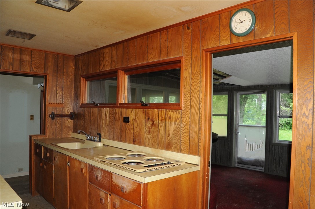 10501 Stone Road Cleveland, OH 44125 - Photo 12 of 35