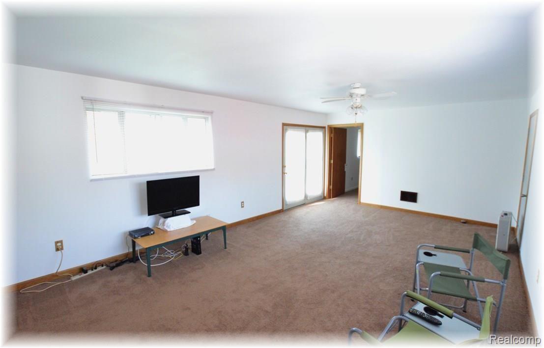 3212 Avon Manor Road Rochester, MI 48307 - Photo 18 of 41 19.jpg
