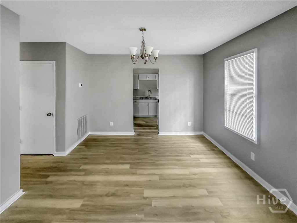 1402 New Castle Street Savannah, GA 31415 - Photo 5 of 9