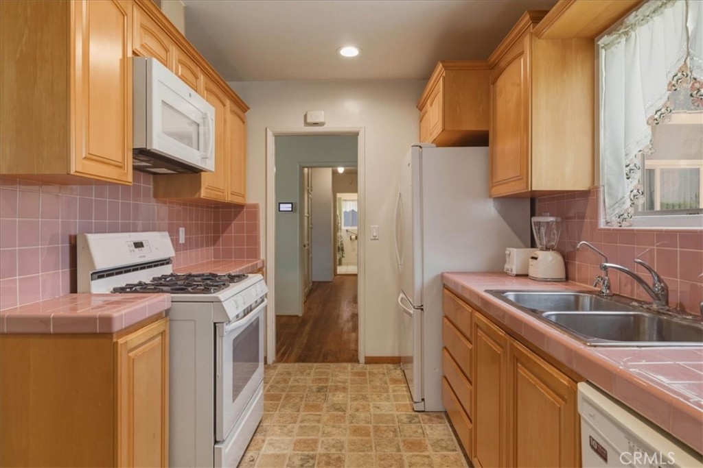 10225 Foster Road Downey, CA 90242 - Photo 12 of 34