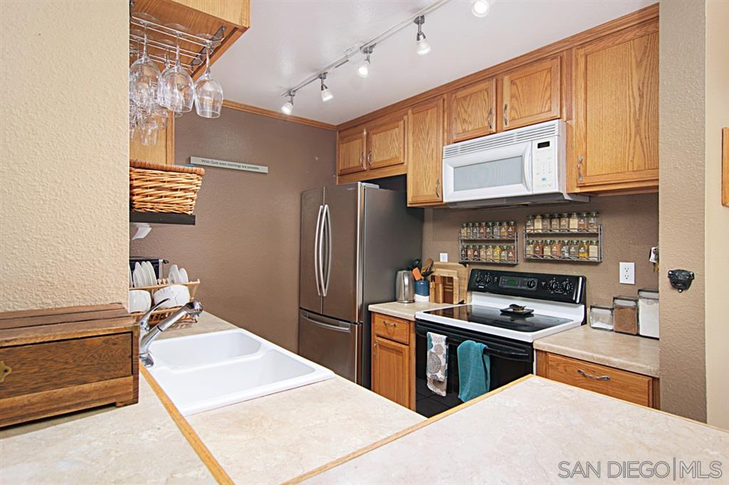 6111 Rancho Mission Road, Unit 109 San Diego, CA 92108 - Photo 3 of 14