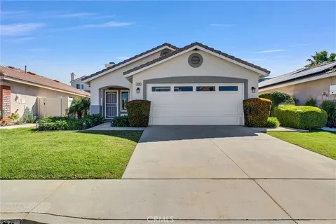 $715,000 | 976 Miraflores Drive, Corona, CA 92882
