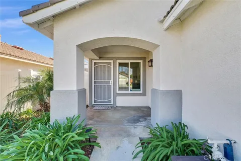 $715,000 | 976 Miraflores Drive, Corona, CA 92882