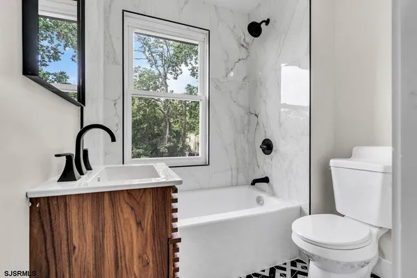 $2,700 | 420 Philadelphia Avenue, Egg Harbor City, NJ 08215