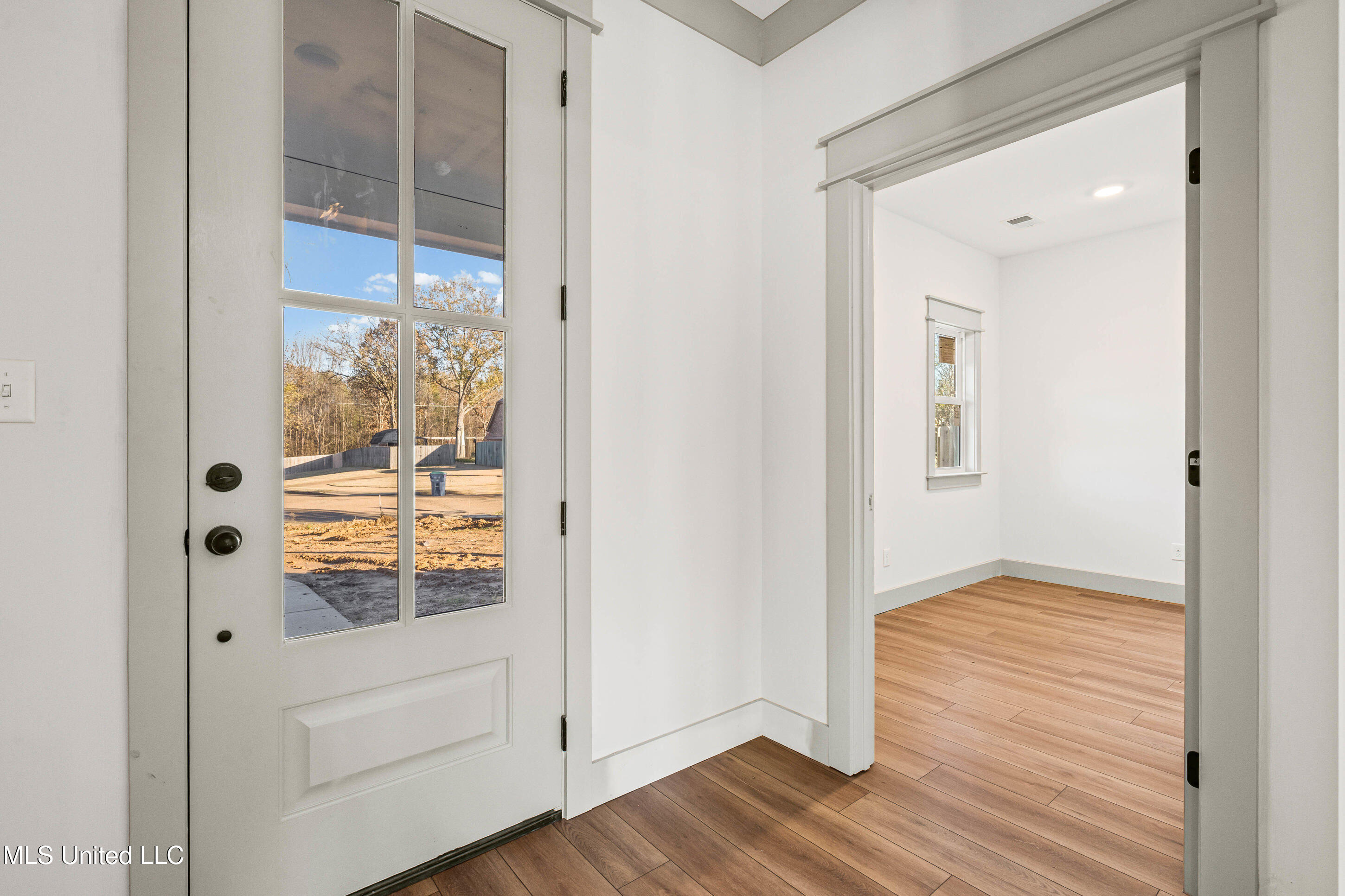 2651 Della Street Hernando, MS 38632 - Photo 3 of 22 foyer