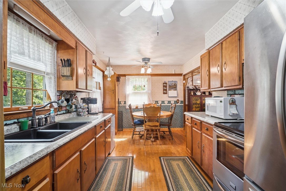 2820 Adams Road Kingsville, OH 44048 - Photo 20 of 34 Kitchen with ceiling fan, sink, appliances with stainless steel finishes, and light hardwood / wood-style floors