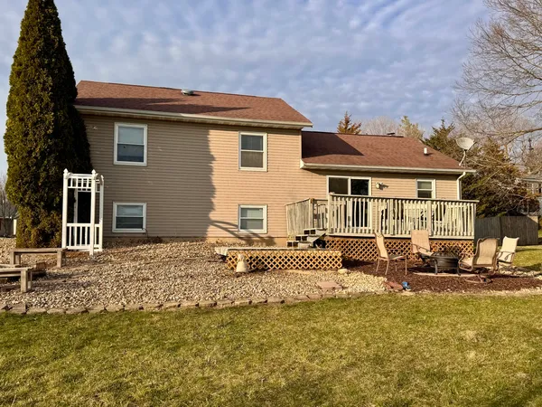 $274,900 | 406 Clover Court, Dixon, IL 61021