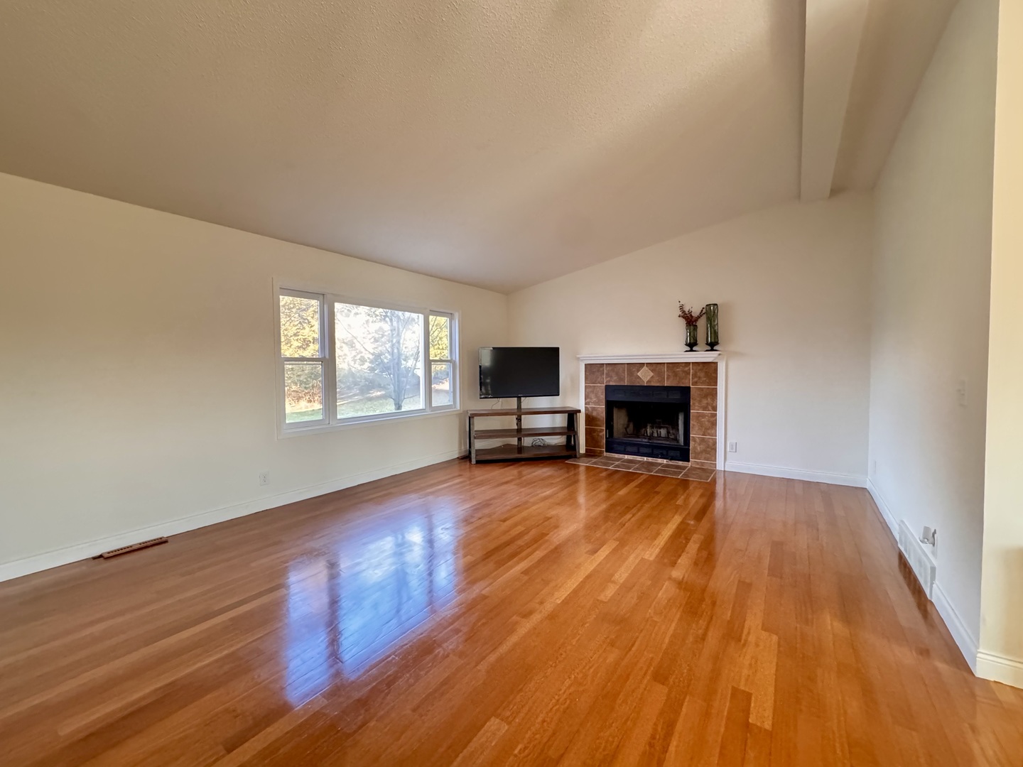 406 Clover Court Dixon, IL 61021 - Photo 2 of 16