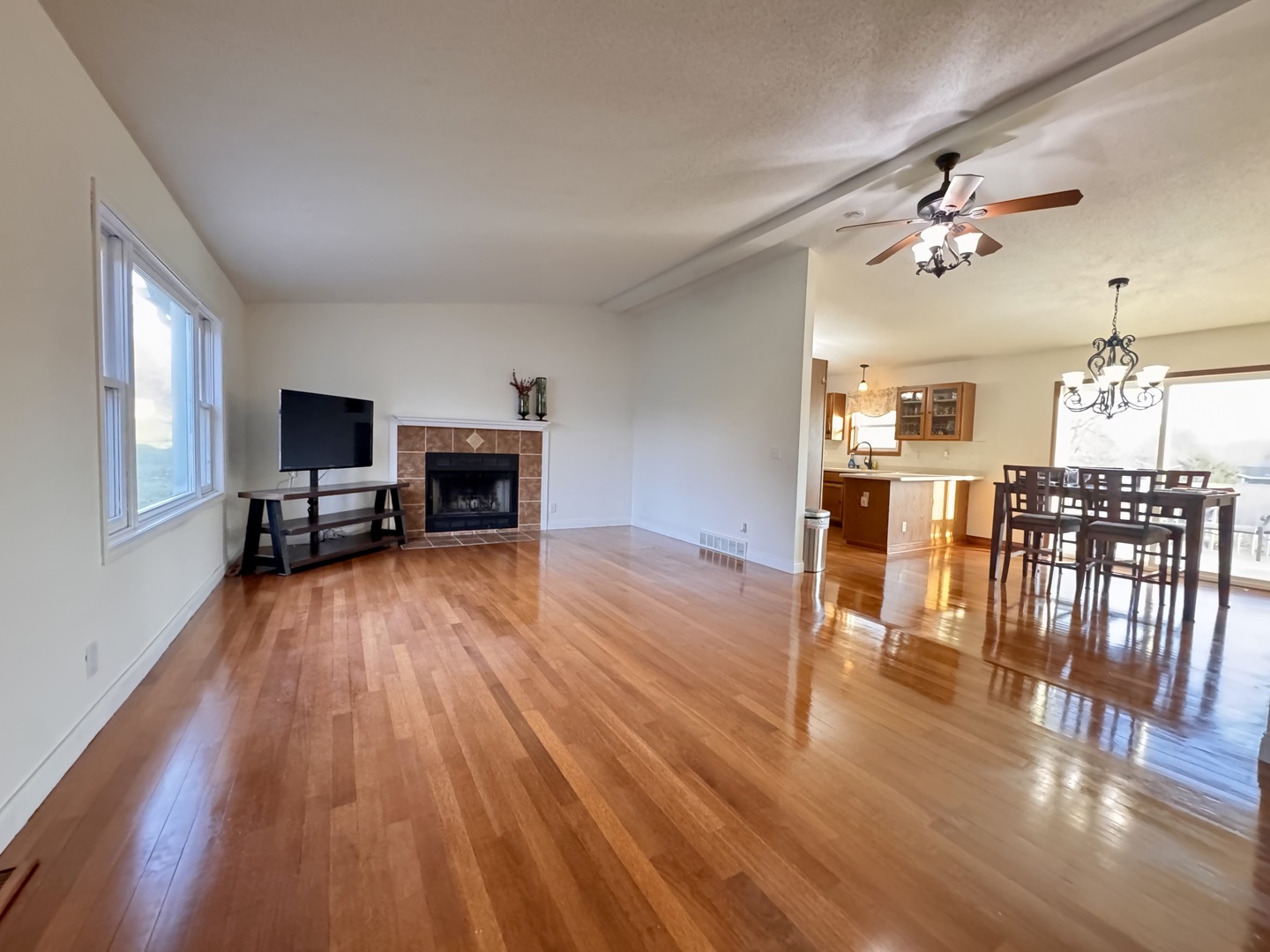 406 Clover Court Dixon, IL 61021 - Photo 3 of 16