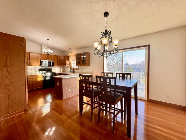 $274,900 | 406 Clover Court, Dixon, IL 61021