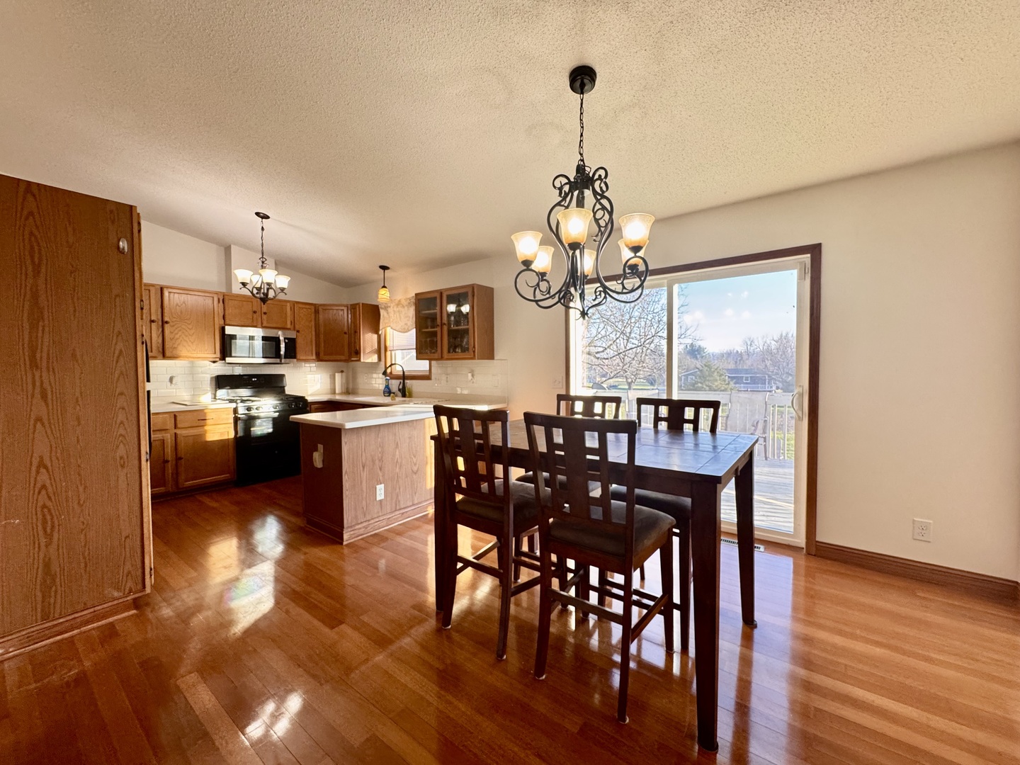 406 Clover Court Dixon, IL 61021 - Photo 4 of 16