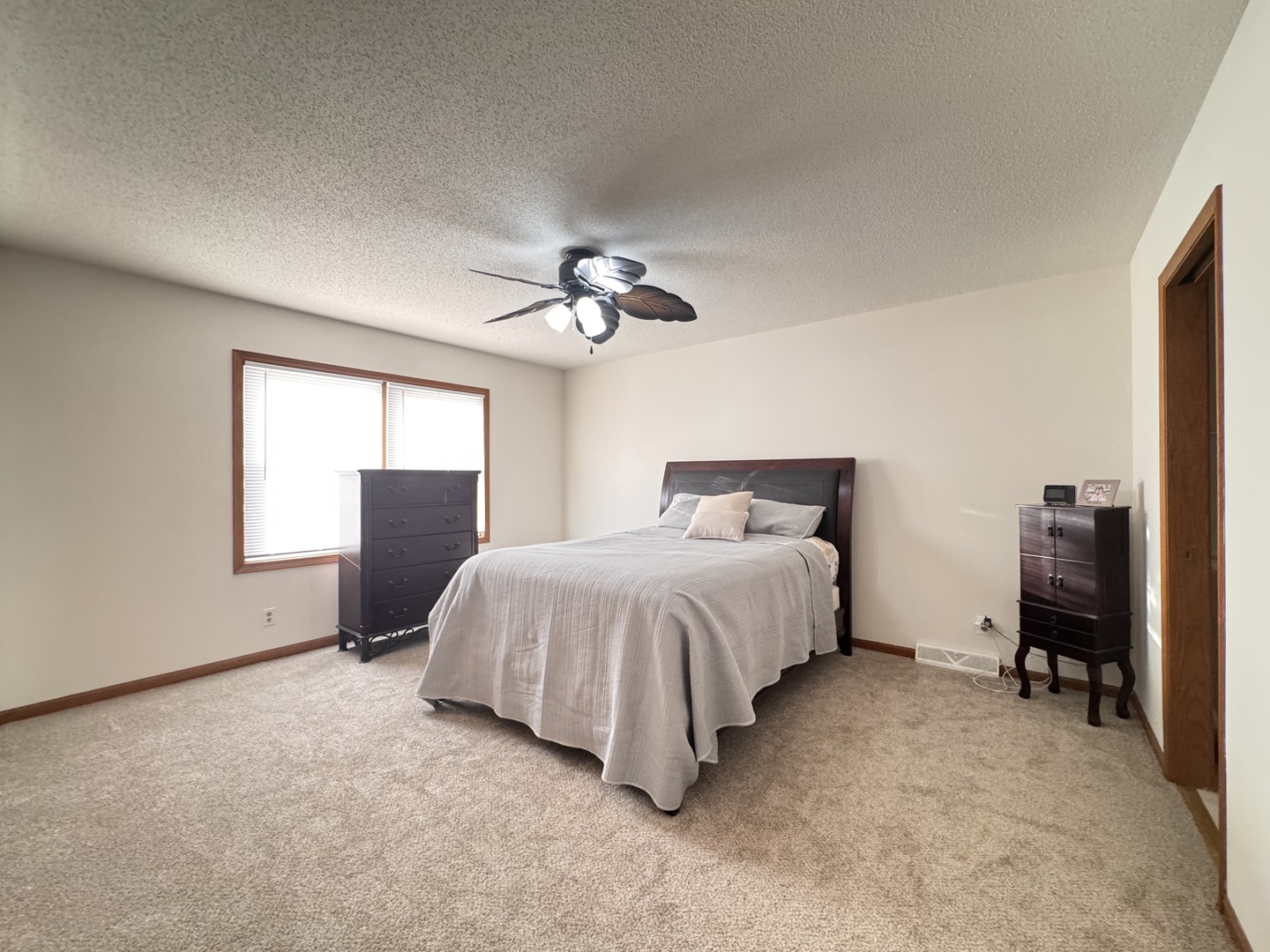 406 Clover Court Dixon, IL 61021 - Photo 5 of 16