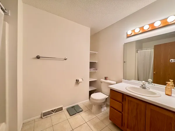 $274,900 | 406 Clover Court, Dixon, IL 61021