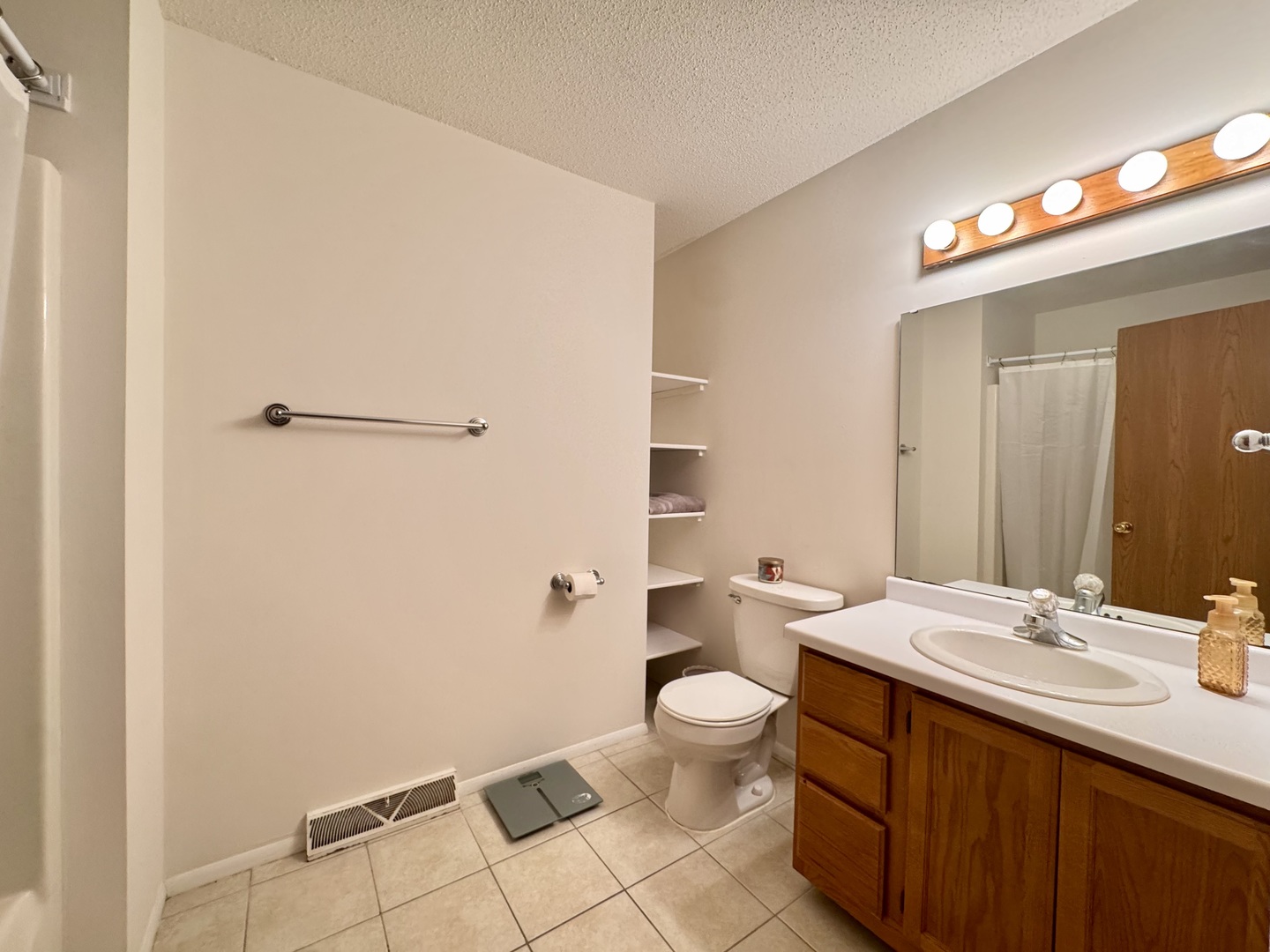 406 Clover Court Dixon, IL 61021 - Photo 8 of 16