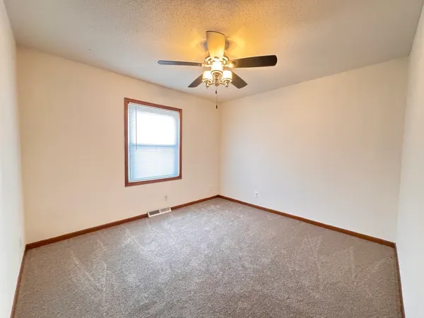 $274,900 | 406 Clover Court, Dixon, IL 61021