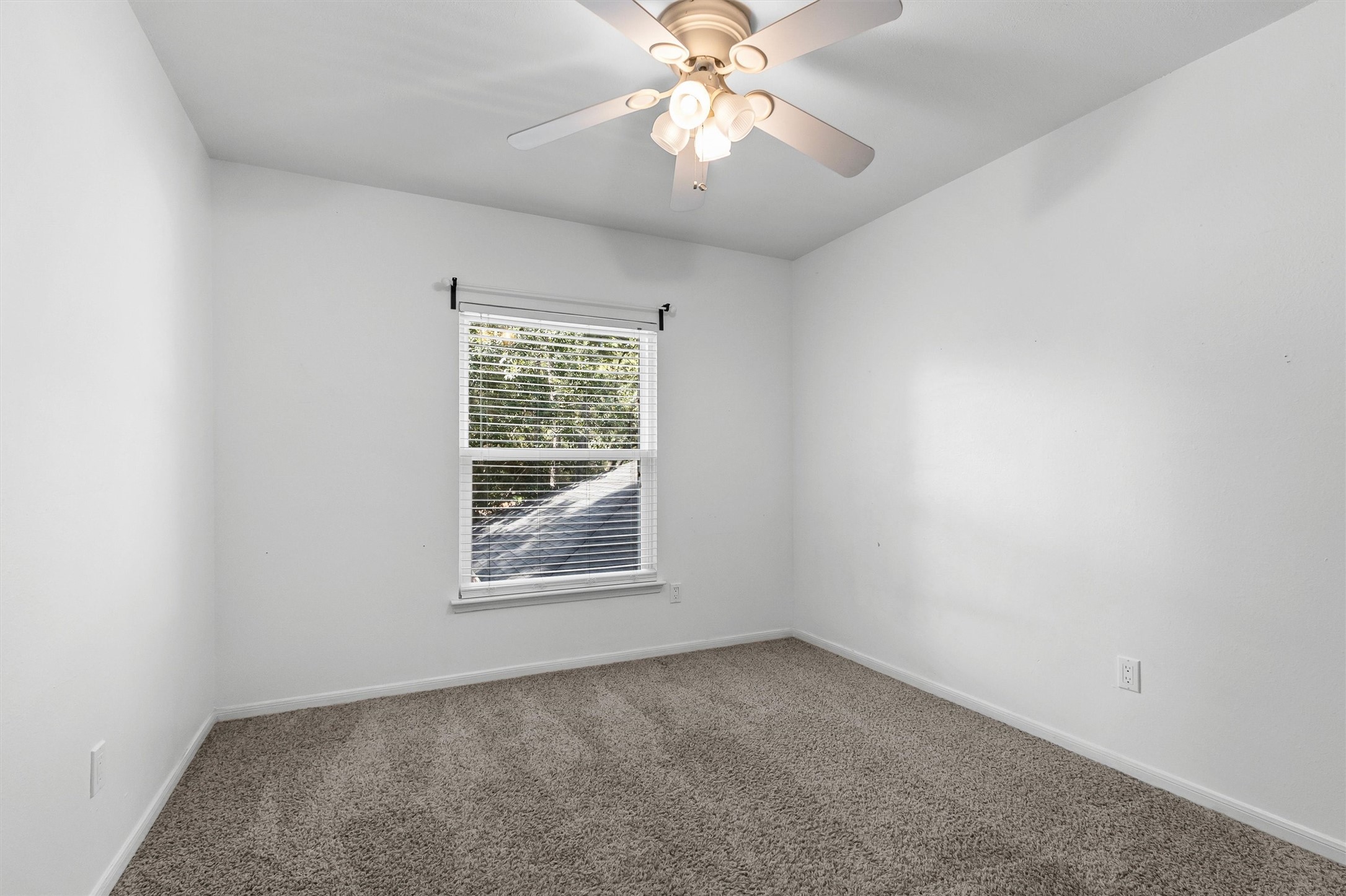 2 Summithill Place Spring, TX 77381 - Photo 21 of 35 Bedroom 3