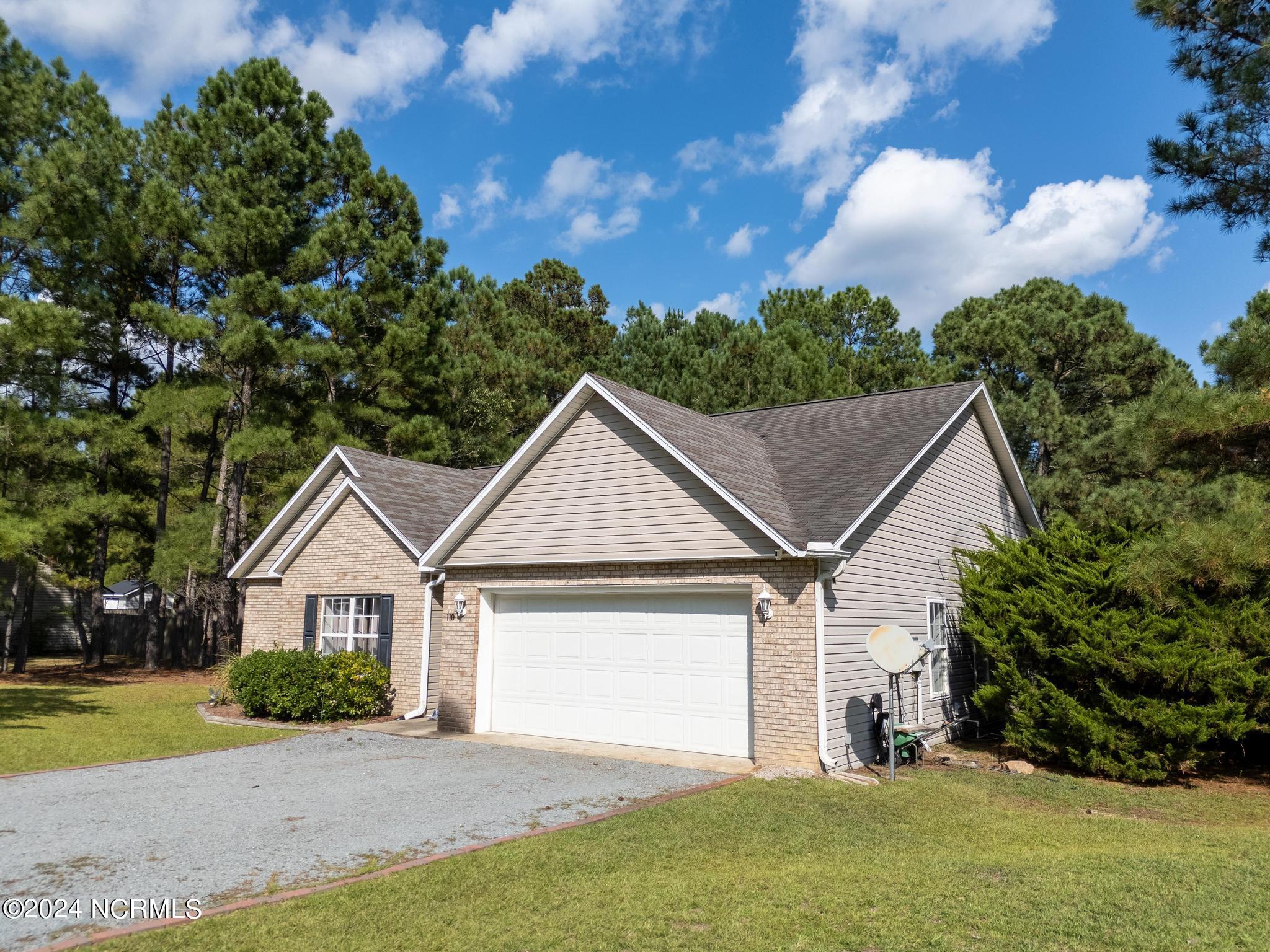 110 Ravenwood Road Aberdeen, NC 28315 - Photo 3 of 32 728B0175-55EC-471E-BA57-DF2FA90CDEEA