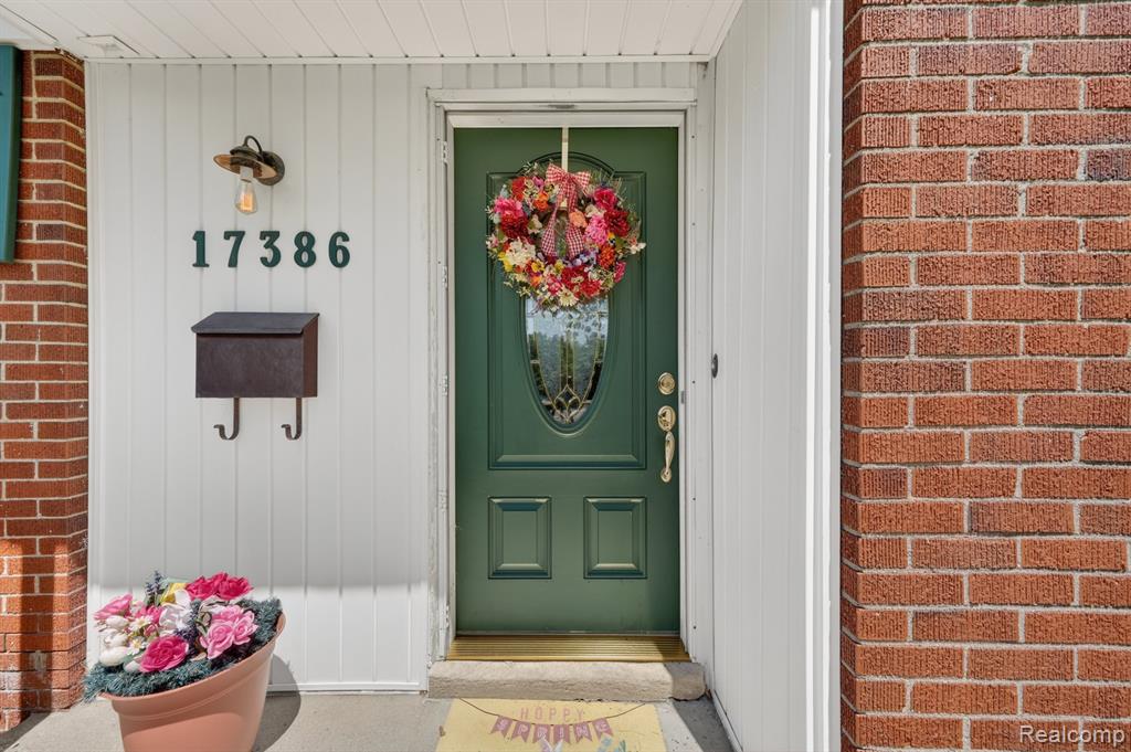 17386 Beverly Road Beverly Hills, MI 48025 - Photo 4 of 28