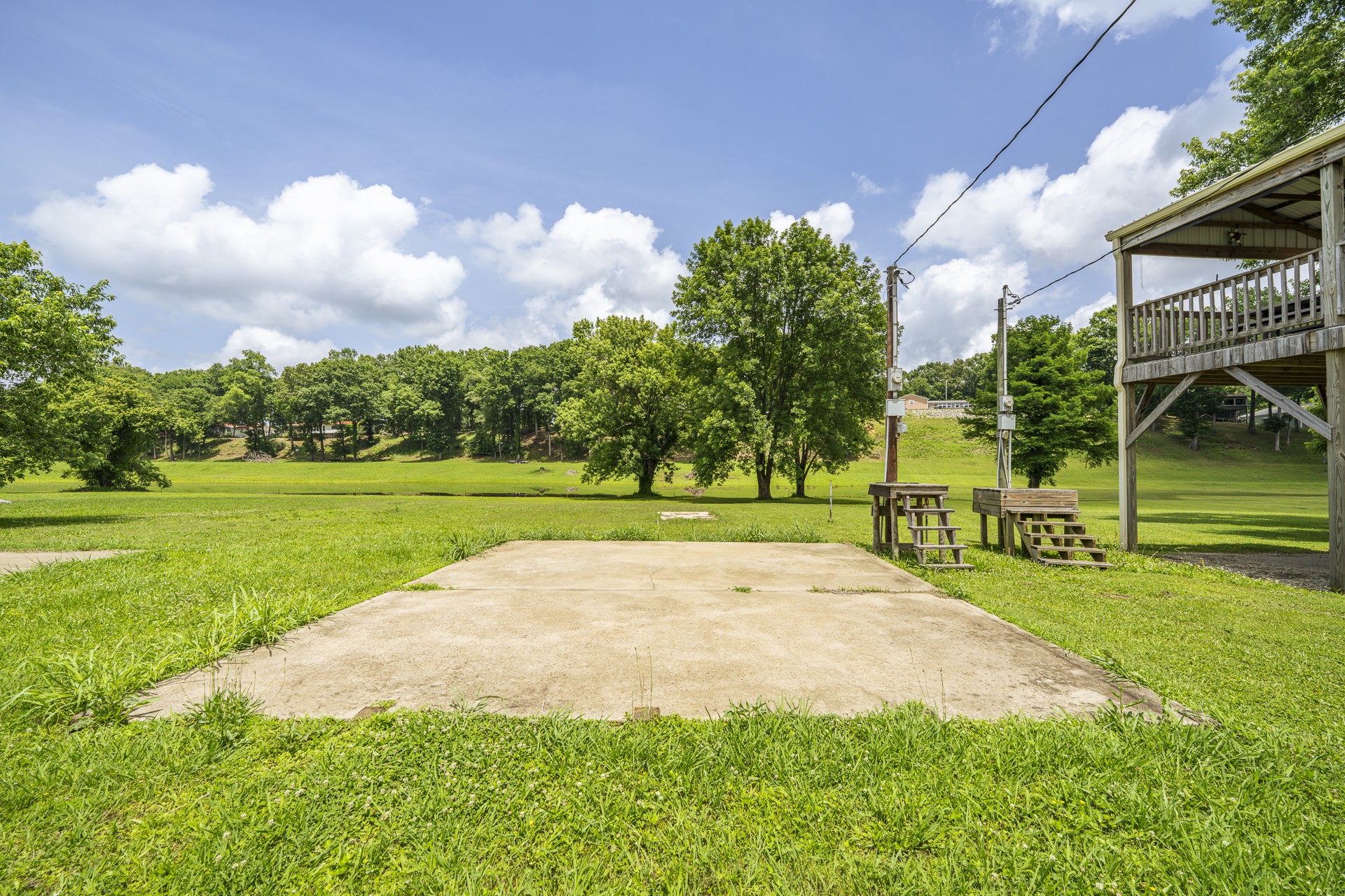 694 River Road Clifton, TN 38425 - Photo 2 of 26
