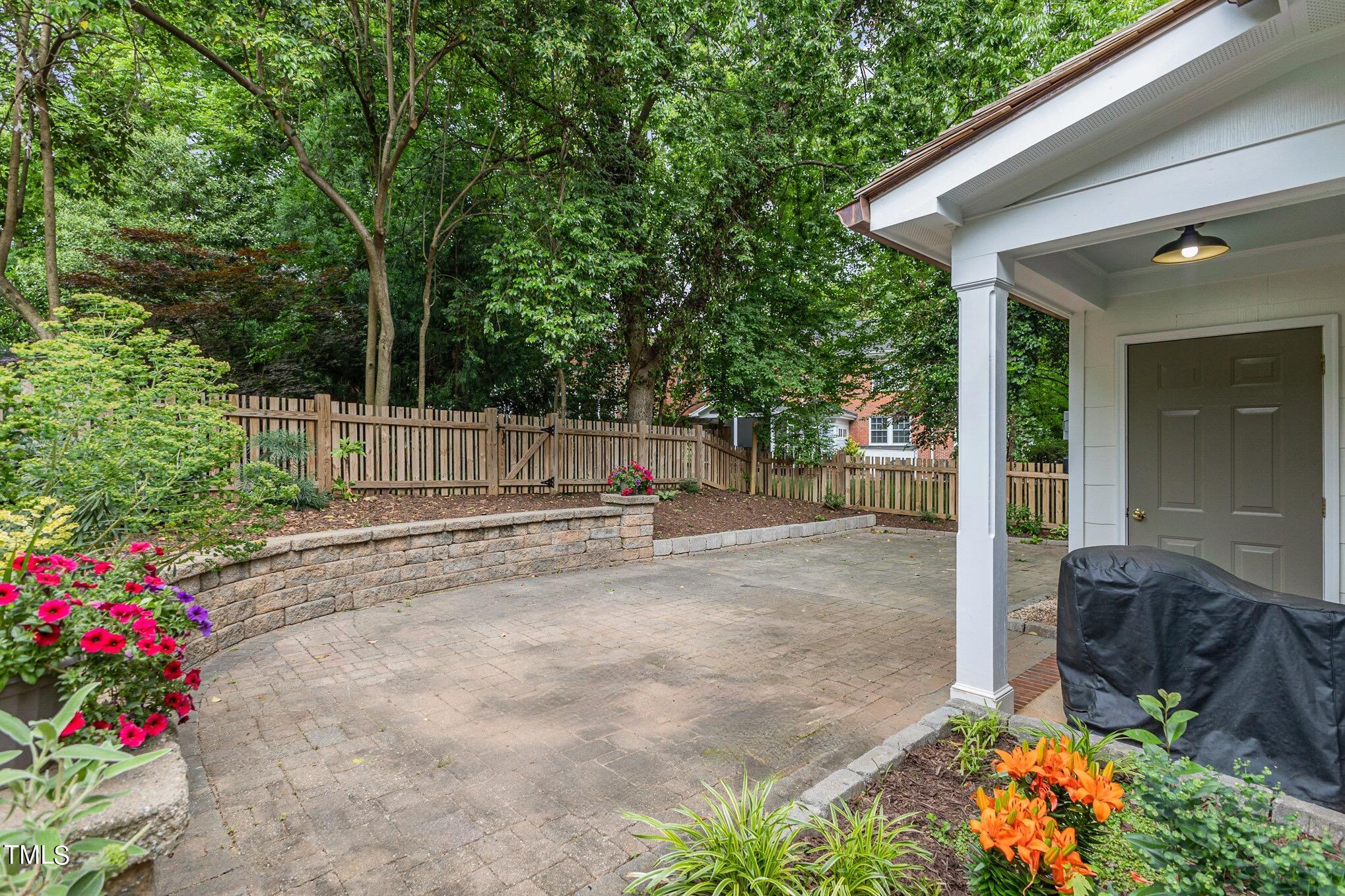 1506 Doughton Street Raleigh, NC 27608 - Photo 24 of 27 026_cy1a8375-edit