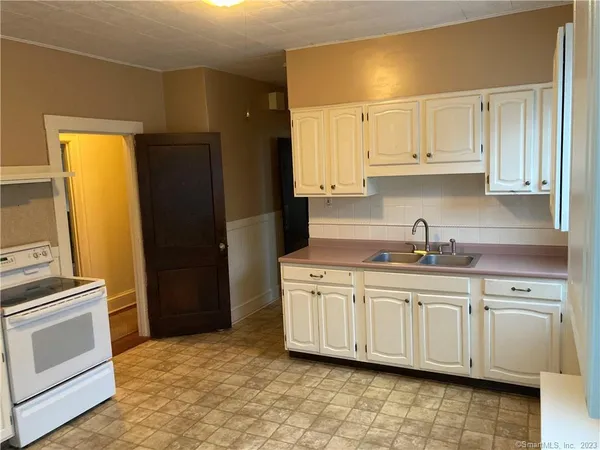 $2,750 | 18 Maplewood Avenue, West Hartford, CT 06119