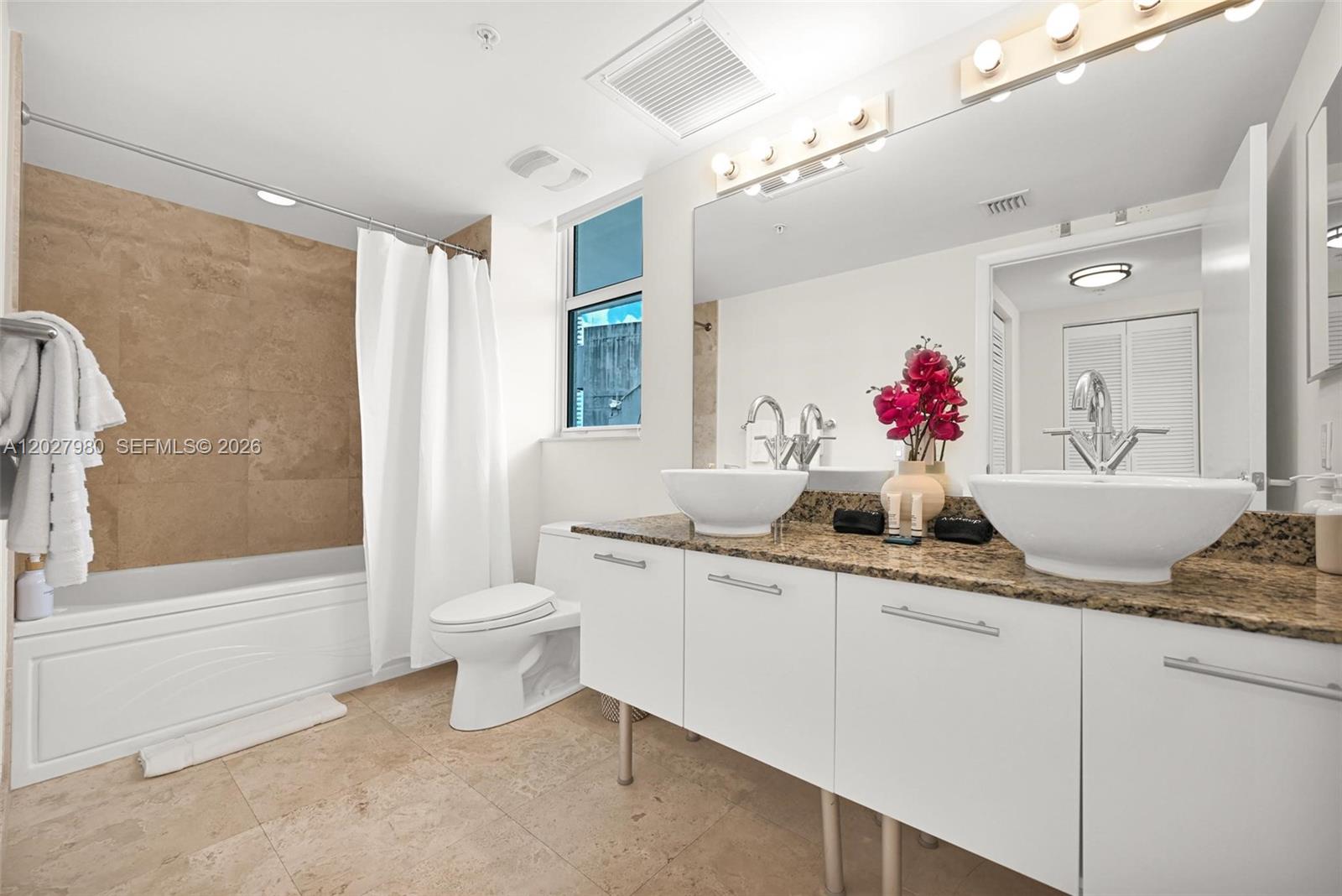 41 Southeast 5th Street, Unit 517 Miami, FL 33131 - Photo 17 of 49