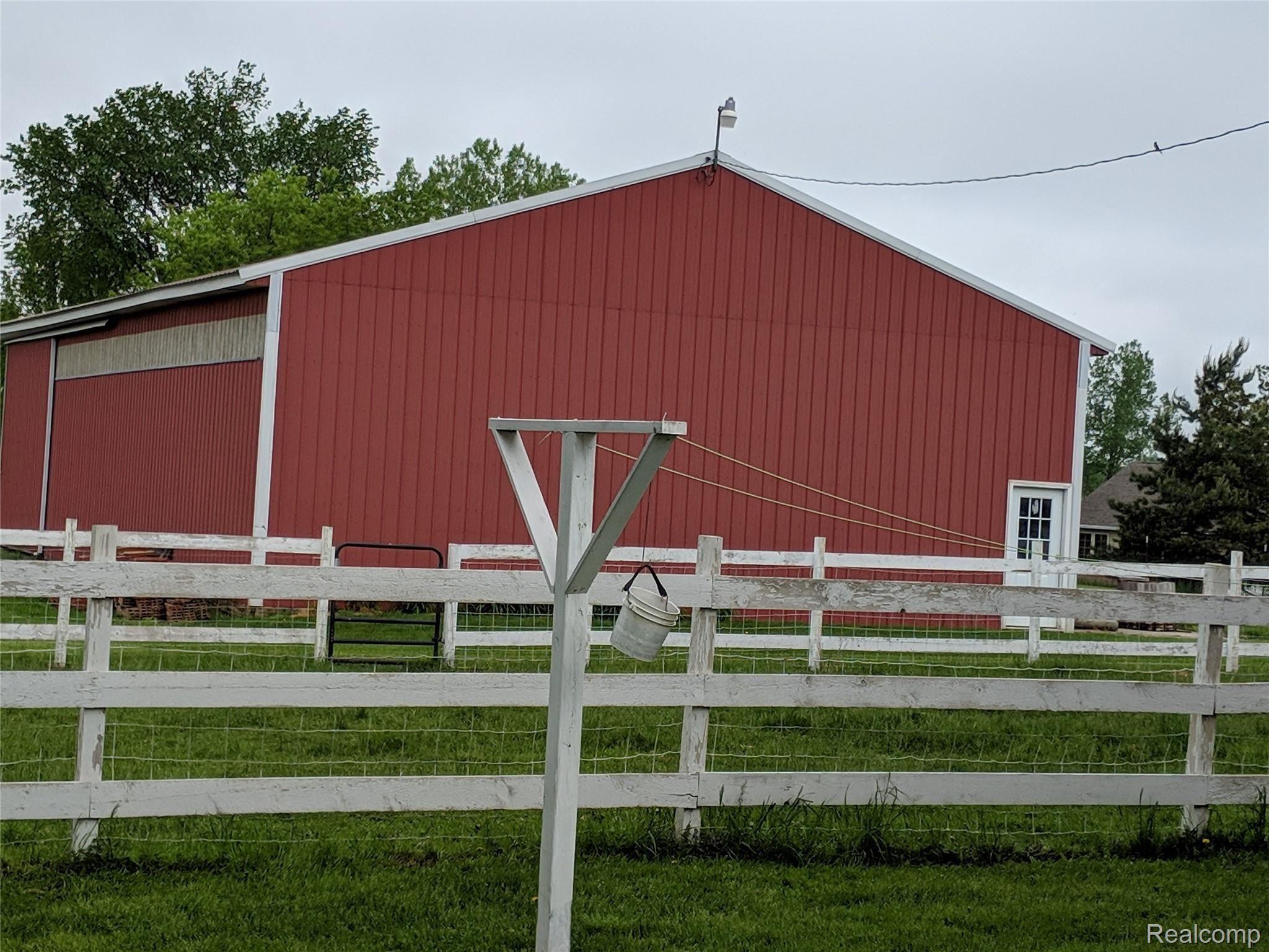4308 Cook Road Swartz Creek, MI 48473 - Photo 15 of 44 4308 cook out 12.jpg