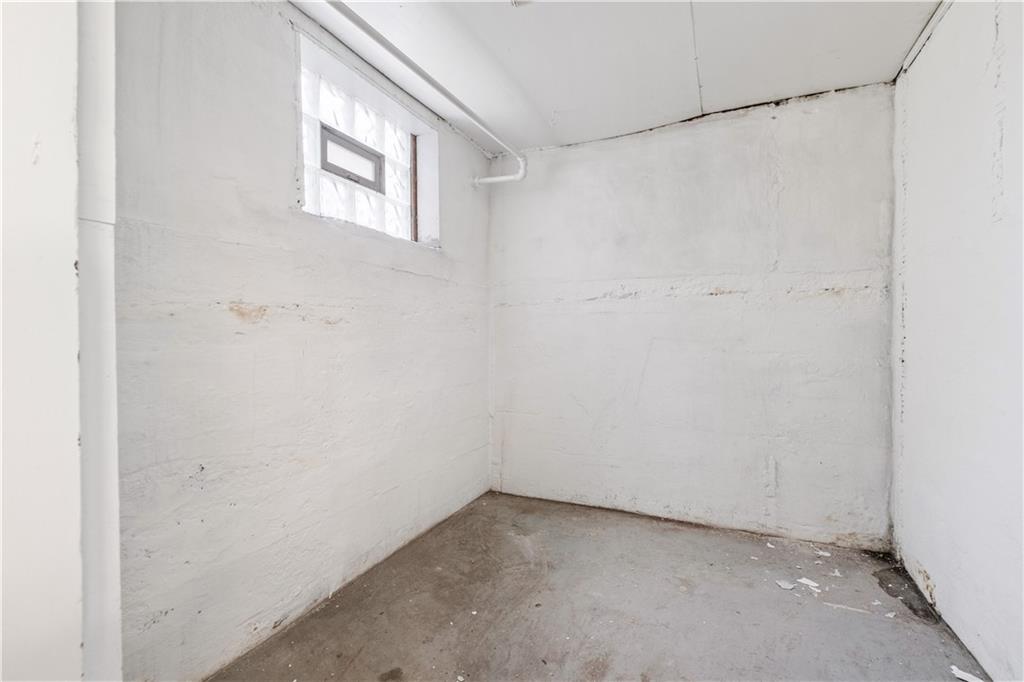 1306 Broadway Avenue McKees Rocks, PA 15136 - Photo 27 of 33 a view of a small space