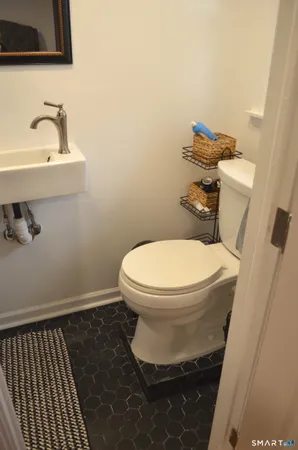 $389,900 | 237 New Britain Avenue, Newington, CT 06111