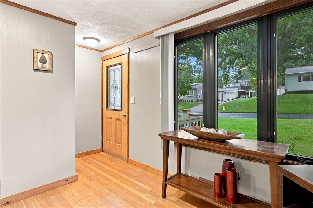68 Feltham Road Springfield, MA 01118 - Photo 5 of 42 Gallery Image 5