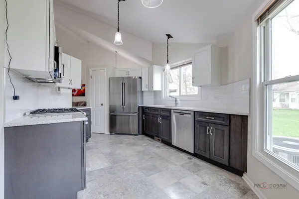$625,000 | 212 Willow Parkway, Buffalo Grove, IL 60089