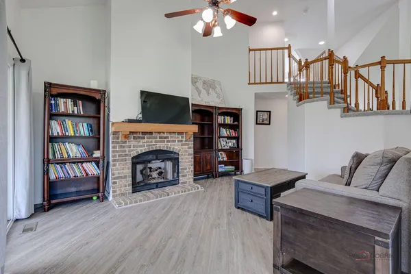 $625,000 | 212 Willow Parkway, Buffalo Grove, IL 60089