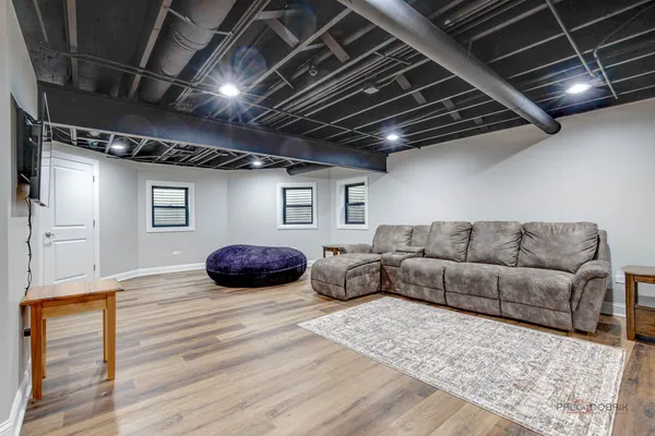 $625,000 | 212 Willow Parkway, Buffalo Grove, IL 60089