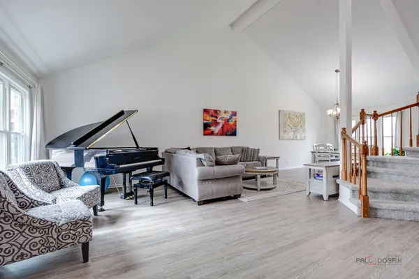 $625,000 | 212 Willow Parkway, Buffalo Grove, IL 60089