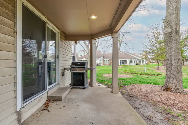 $625,000 | 212 Willow Parkway, Buffalo Grove, IL 60089