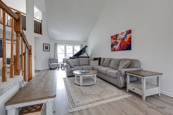 $625,000 | 212 Willow Parkway, Buffalo Grove, IL 60089