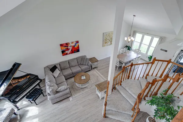 $625,000 | 212 Willow Parkway, Buffalo Grove, IL 60089