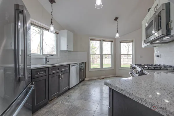 $625,000 | 212 Willow Parkway, Buffalo Grove, IL 60089