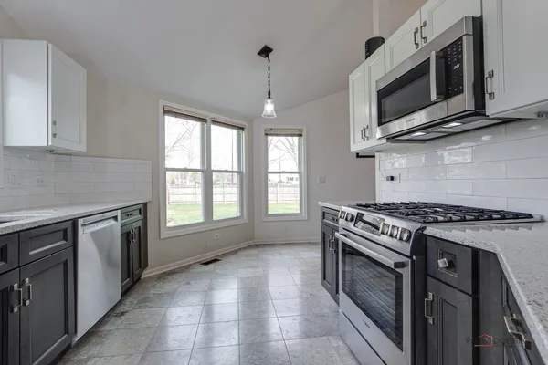 $625,000 | 212 Willow Parkway, Buffalo Grove, IL 60089