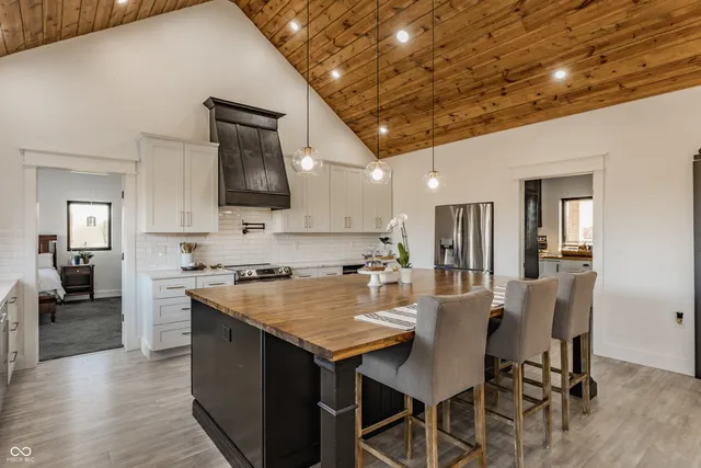 $1,499,000 | 6186 North 50 East, Fortville, IN 46040