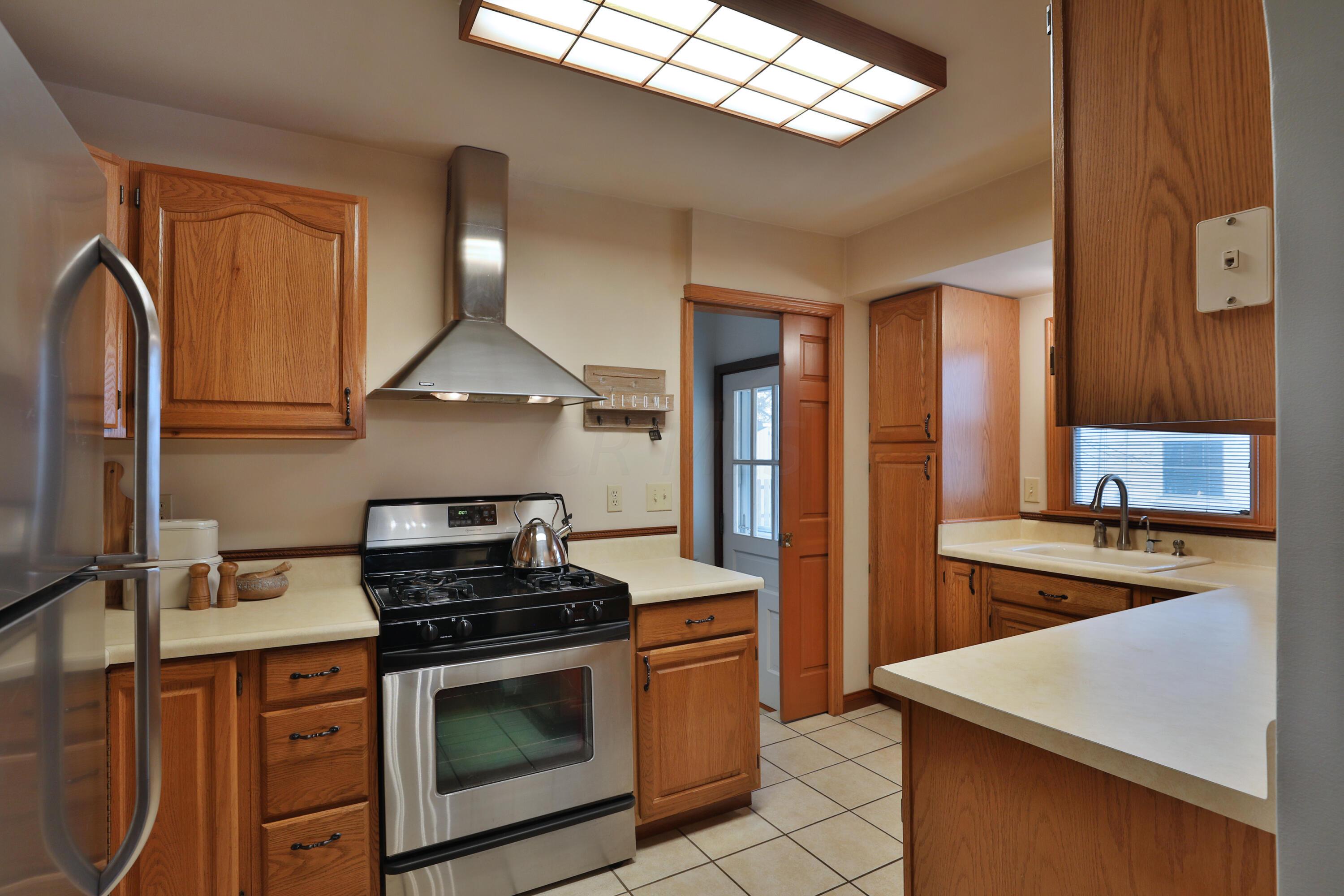 630 Garden Road Columbus, OH 43214 - Photo 14 of 41 Kitchen