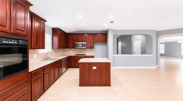 $2,595 | 16715 Bending Creek Lane, Friendswood, TX 77546
