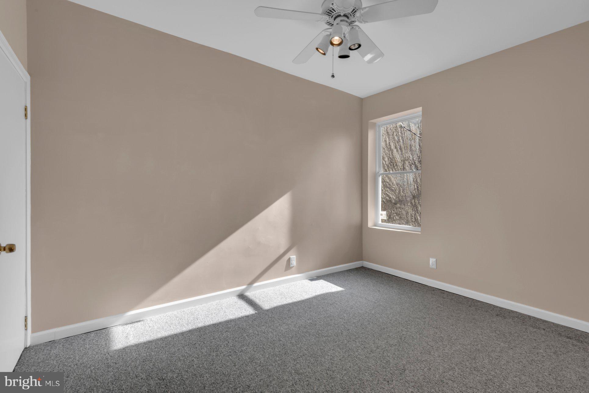 1007 East Preston Street Baltimore, MD 21202 - Photo 26 of 36 an empty room with windows